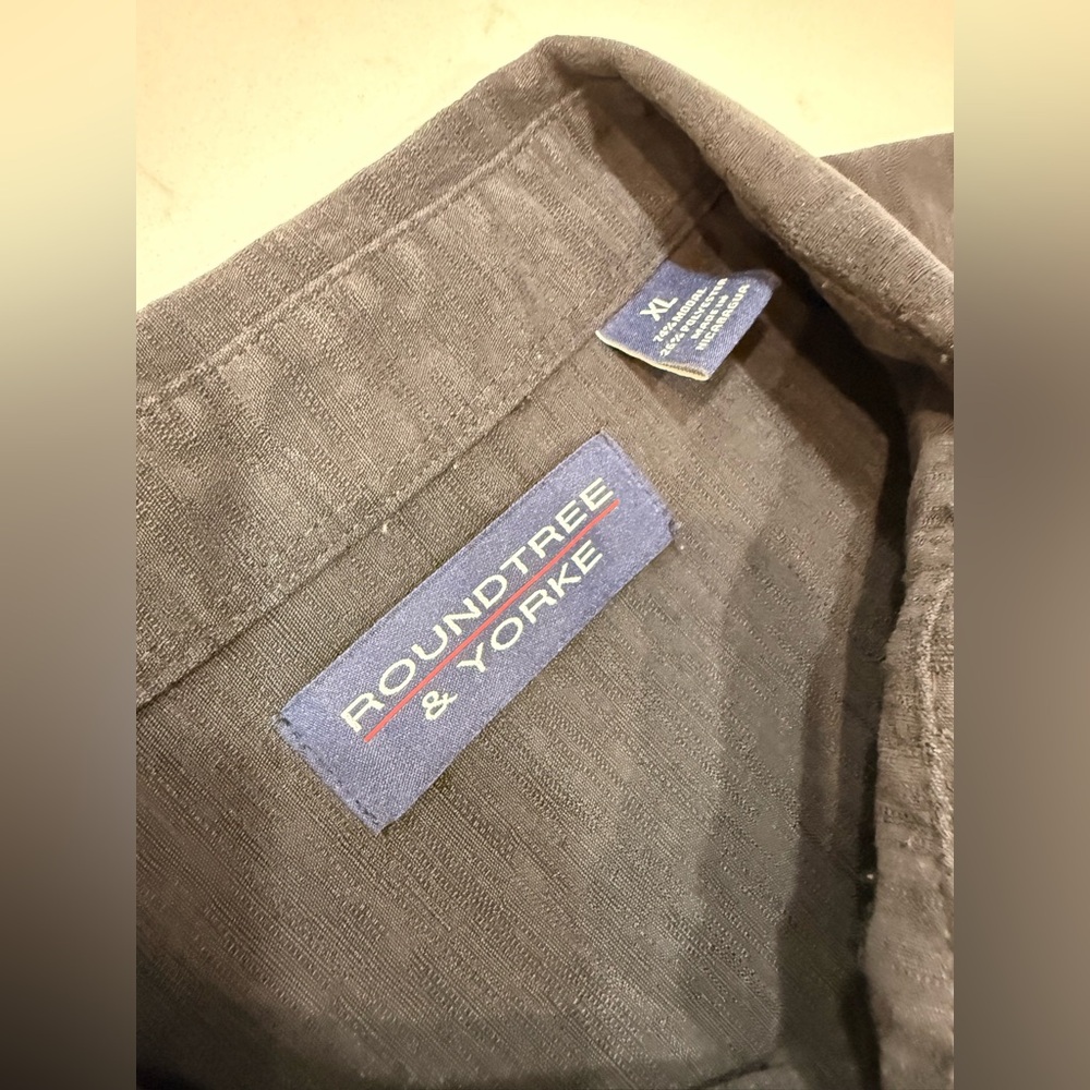Roundtree & Yorke Men's Short Sleeve Button-Down Shirt - Picture 3 of 6